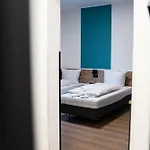 Hive An Der B6 Apartment