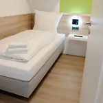 Hive An Der B6 Apartment *
